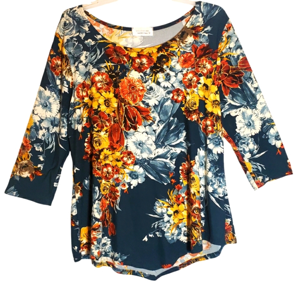 Exclusive One women's lg floral print pullover lightweight bloue. 5035